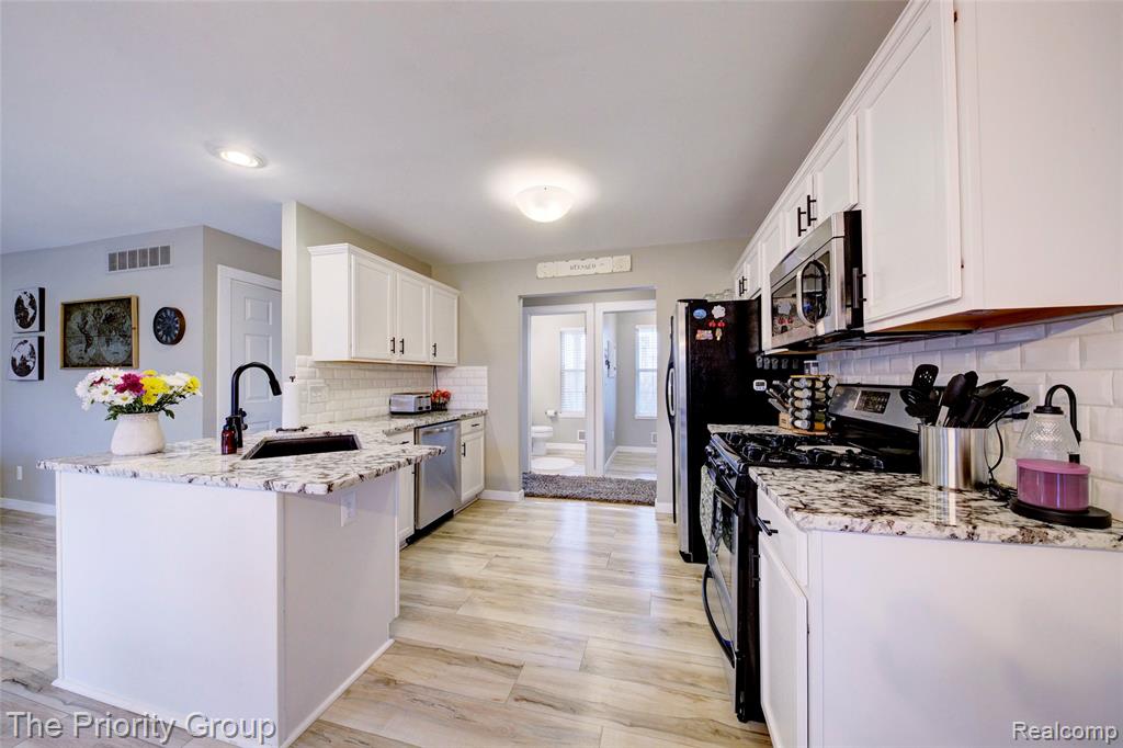 4395 Pondview Drive, Swartz Creek, MI 48473 — Photo 15