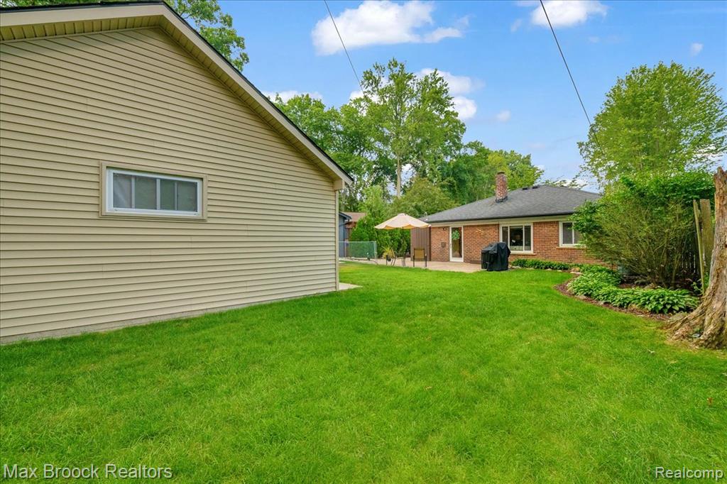 1408 Avondale Street, Sylvan Lake, MI 48320 — Photo 26