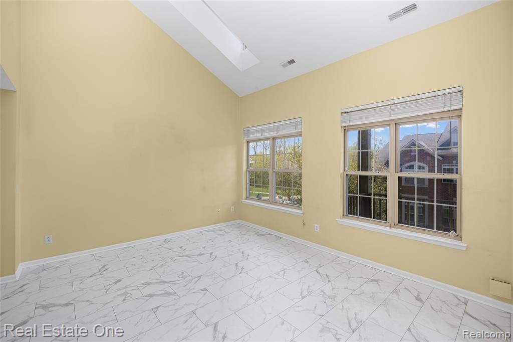 160 Sandy Lane, Walled Lake, MI 48390 — Photo 25