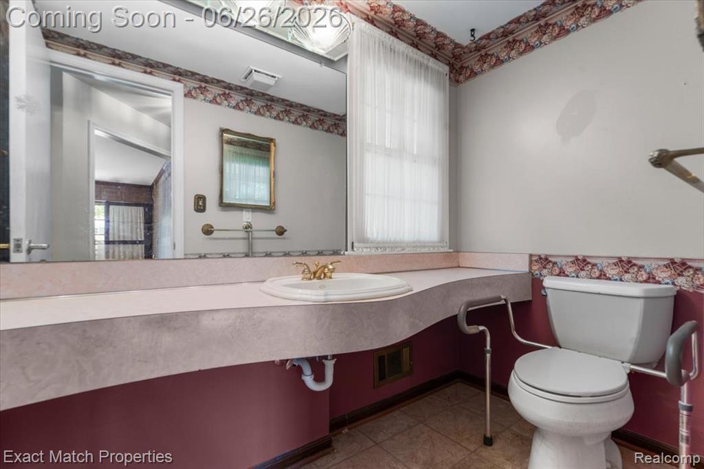 6737 Alderley Way, West Bloomfield, MI — Photo 27