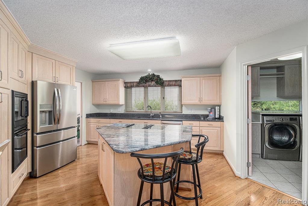4825 Mirror Lake Drive, West Bloomfield, MI 48323 — Photo 12
