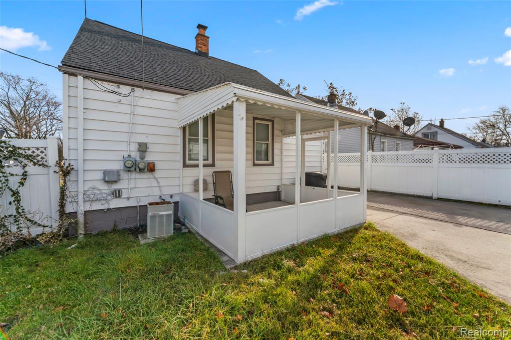9099 STOUT Street, Detroit, MI 48228 — Photo 8