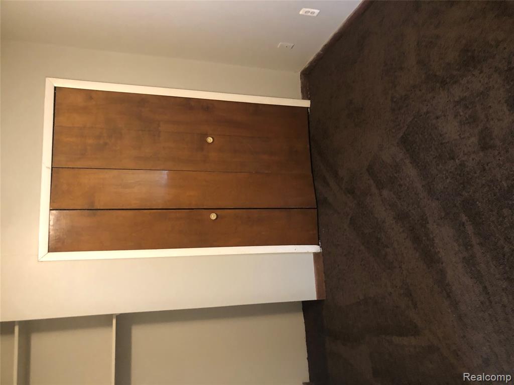 8304 Arlis Street, Commerce Twp, MI 48382 — Photo 13