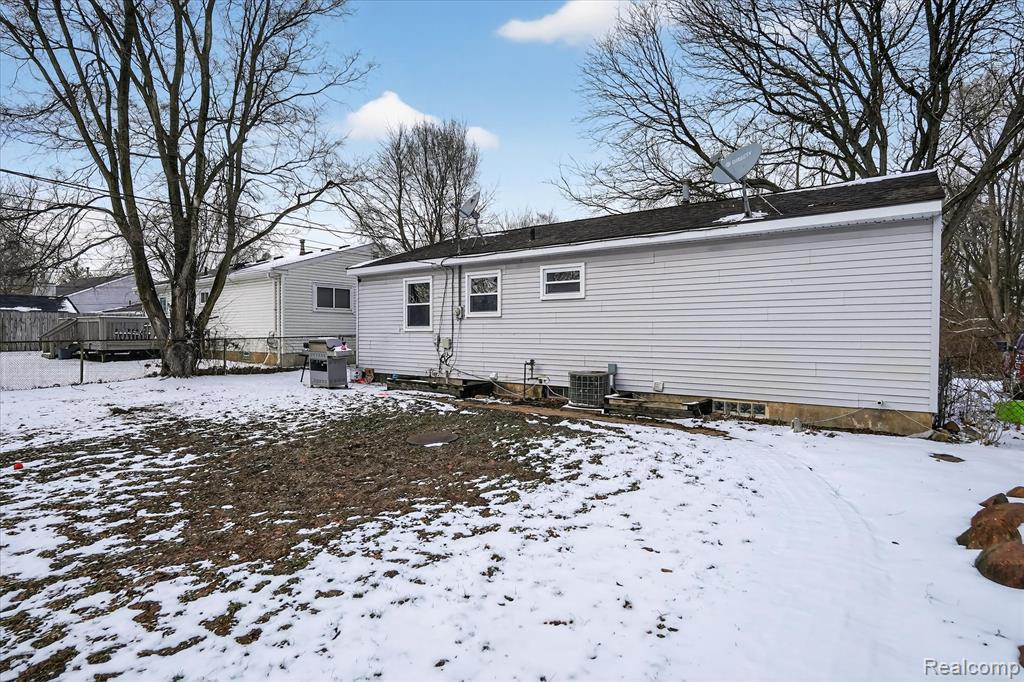 743 Dunreath Street, Walled Lake, MI 48390 — Photo 33
