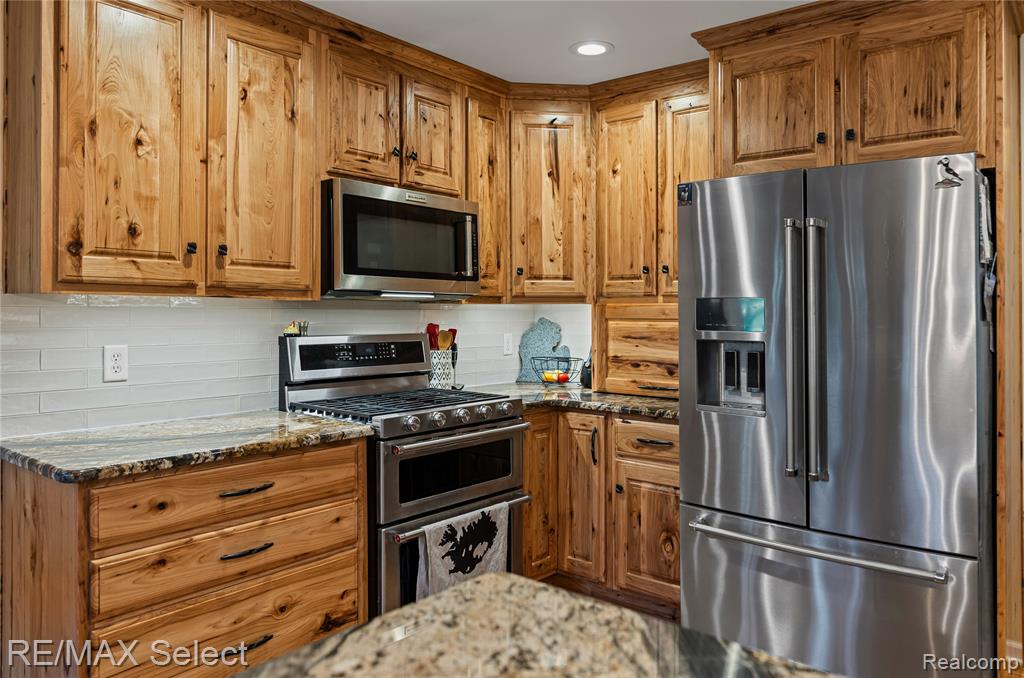 4278 Springwood Court, Fenton, MI 48430 — Photo 19