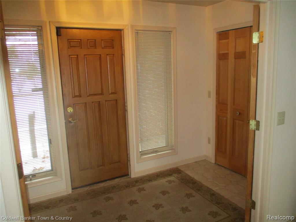 9102 Lake Crest Drive, Whitmore Lake, MI 48189 — Photo 7
