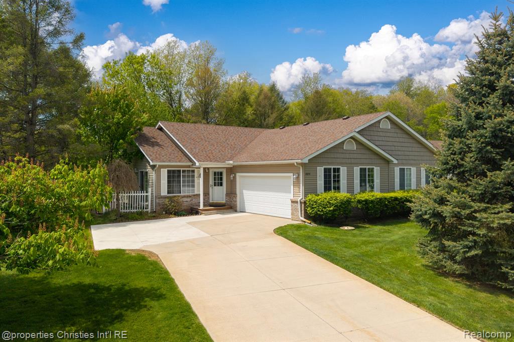 8896 Redstone Drive, Pinckney, MI 48169 — Photo 2