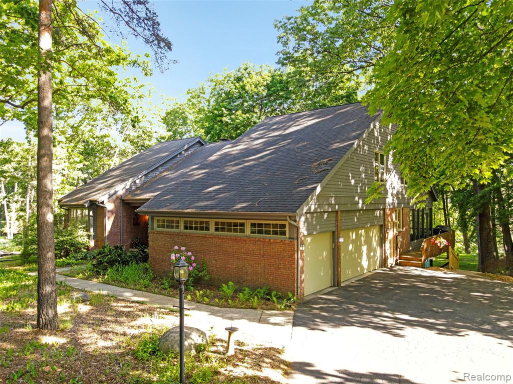 2323 Addaleen Road, Highland, MI — Photo 18