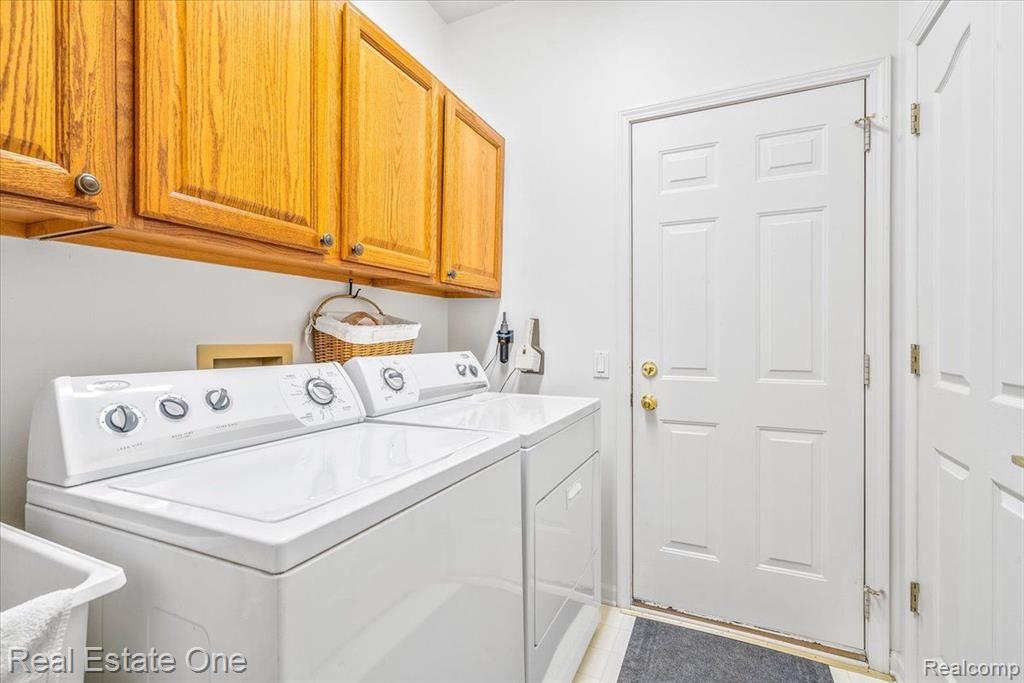 39612 GREENBRIER Court, Northville, MI 48168 — Photo 36