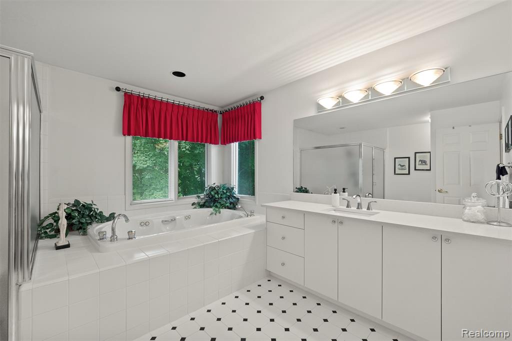 6993 Crosswell Drive, West Bloomfield, MI — Photo 25