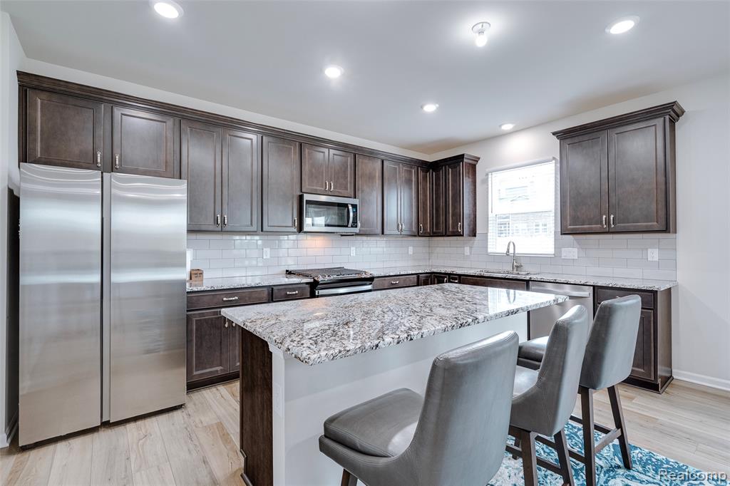 4568 Paradise Parkway, Milford, MI 48381 — Photo 18
