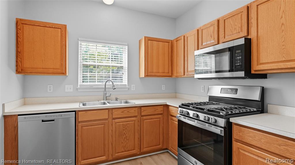 7078 Copper Creek Circle, Canton, MI 48187 — Photo 11