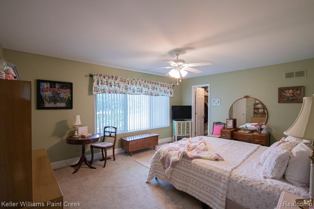 42200 LOCHMOOR Street, Clinton Twp, MI 48038 — Photo 16