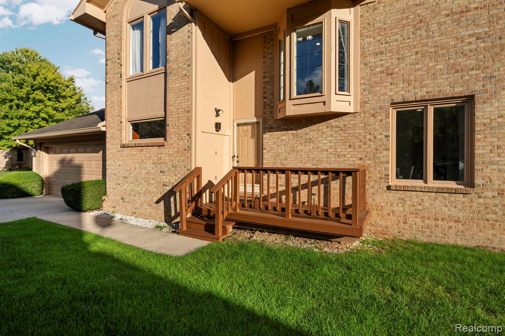 35375 Blue Spruce Drive, Farmington Hills, MI 48335 — Photo 6