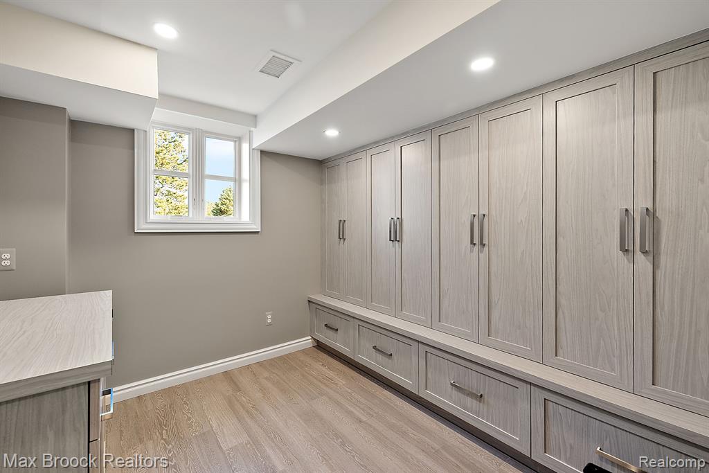 3251 W Shore Drive, Orchard Lake Village, MI 48324 — Photo 54