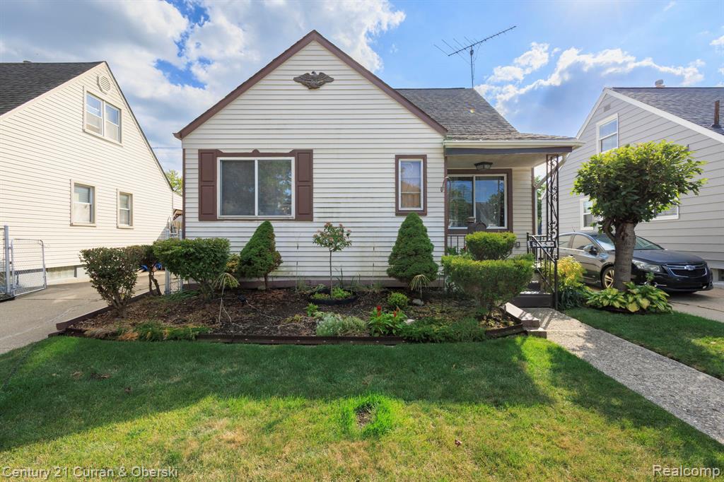 525 Garfield Avenue, Lincoln Park, MI 48146 — front exterior