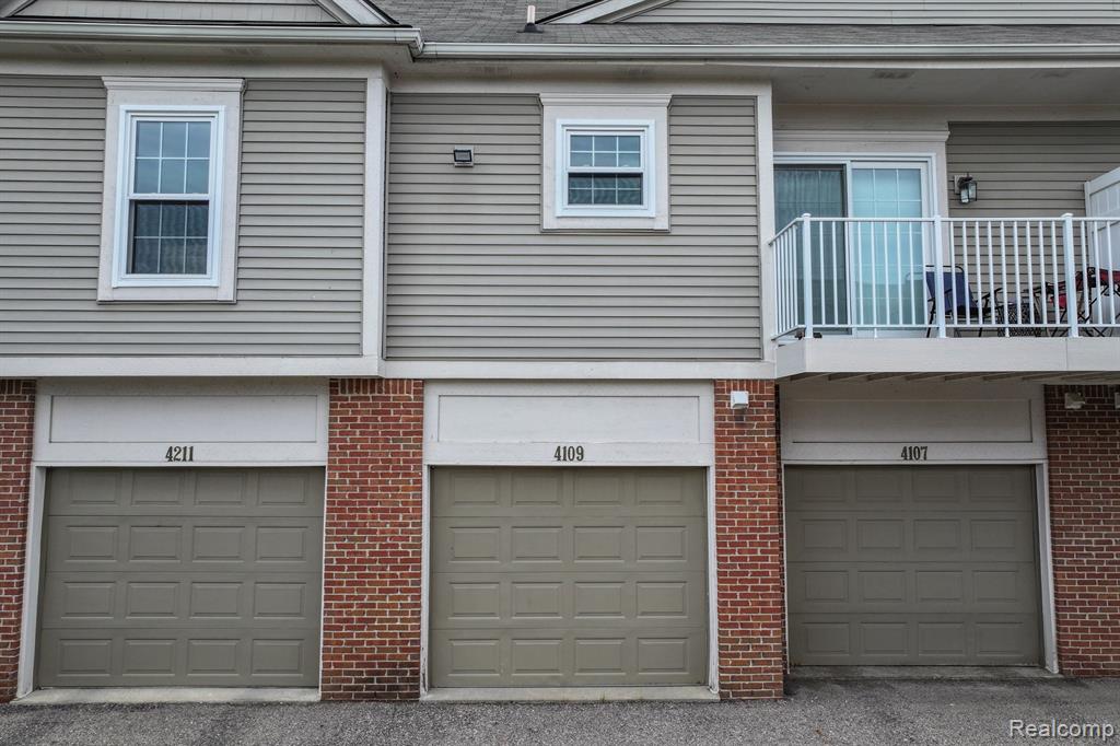 4109 ADDINGTON Drive, Commerce Twp, MI 48390 — Photo 23