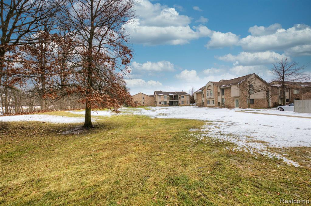 42489 Lilley Pointe Drive, Canton, MI 48187 — Photo 27