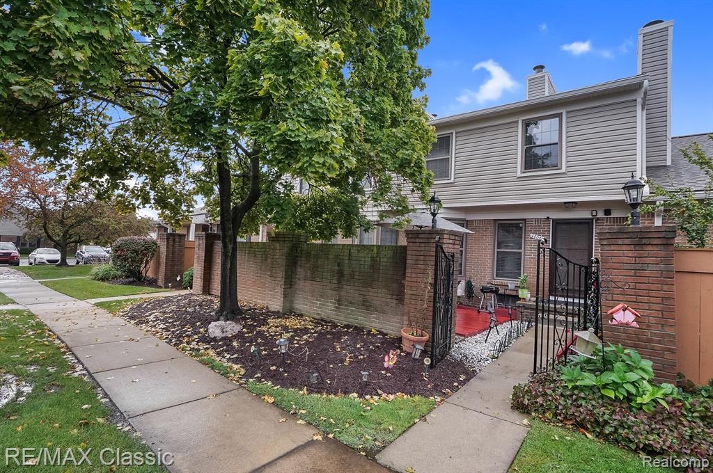 40041 CROSSWINDS, Novi, MI — Photo 2