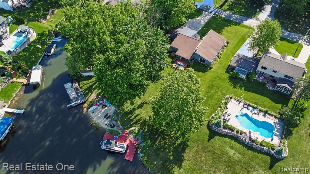 310 Pine Tree Rd Road, Lake Orion, MI 48362 — Photo 34