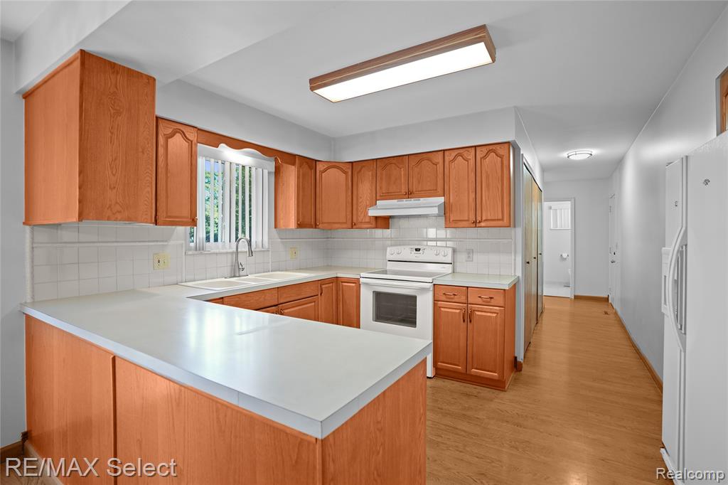 4290 Hedgethorn Circle, Burton, MI 48509 — Photo 5