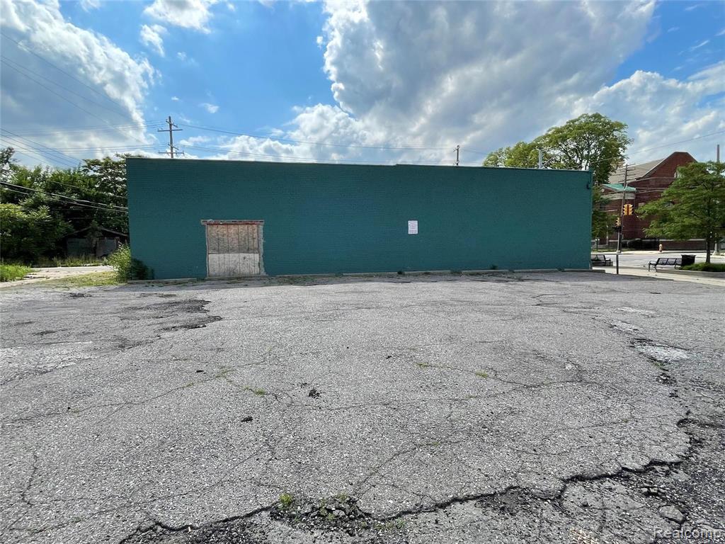 341 W 7 MILE Road, Highland Park, MI 48203 — Photo 3