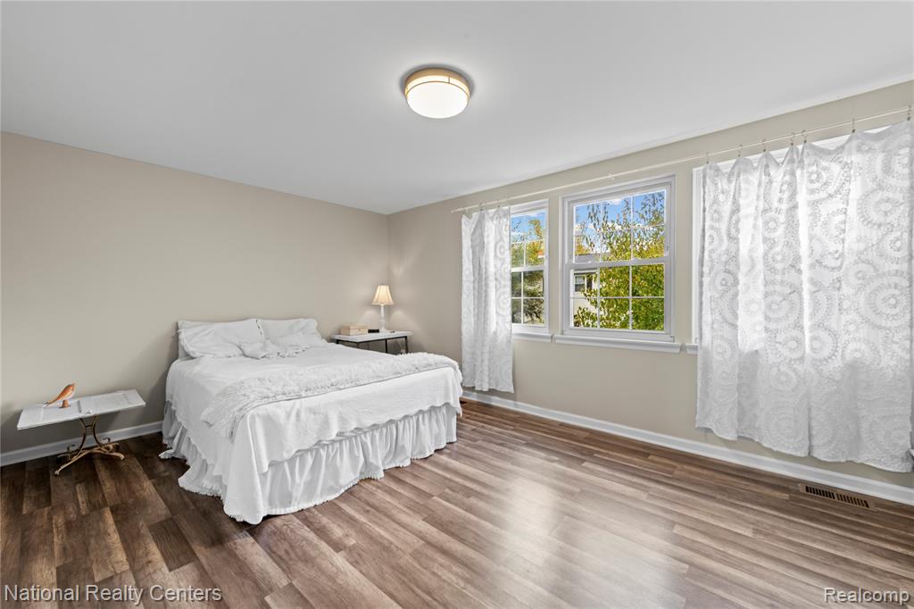 41333 Lagoon Court, Wayne, MI 48167 — Photo 21