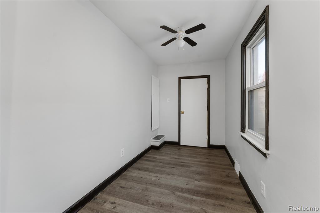 20462 Hollywood Street, Harper Woods, MI 48225 — Photo 9