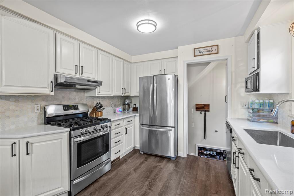 9849 BECKER Avenue, Allen Park, MI 48101 — Photo 8