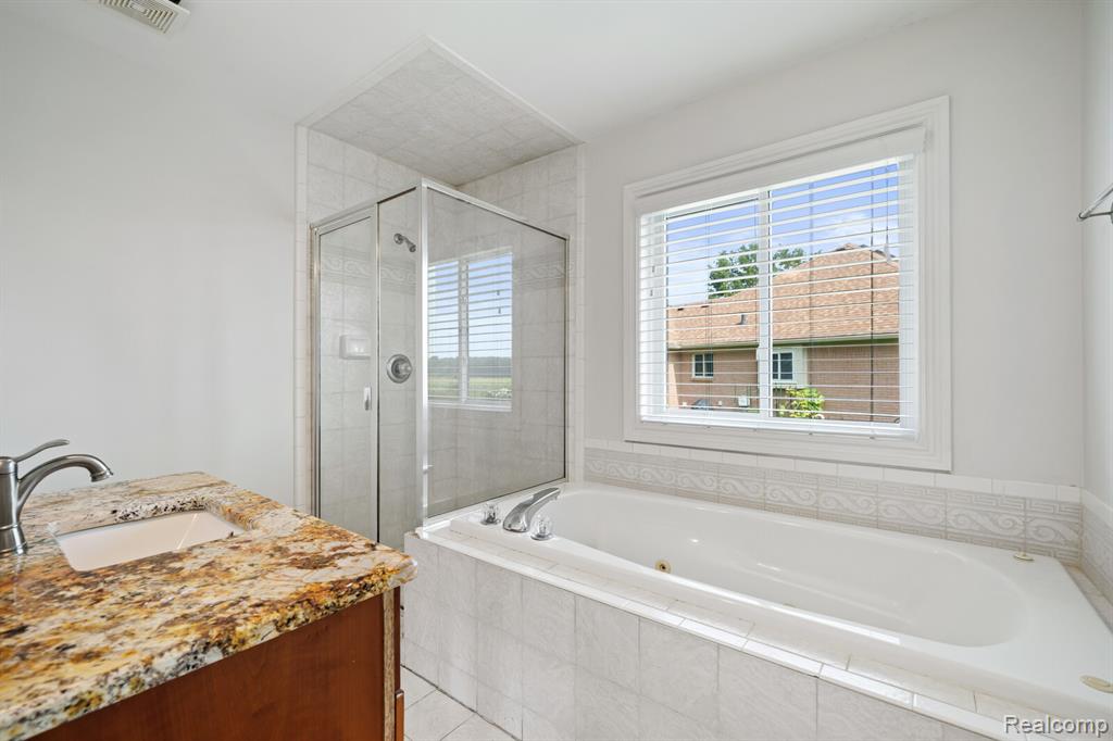 51384 Indian Pointe Drive, Macomb, MI 48042 — Photo 18