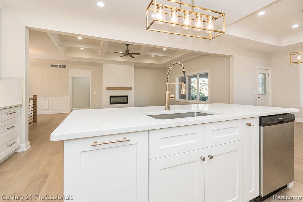 53242 Eastbourne Drive, Shelby Twp, MI 48316 — Photo 25