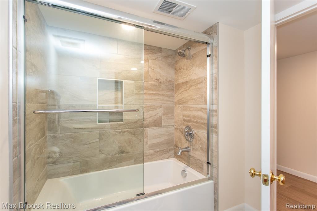 14271 Lincoln Street, Oak Park, MI 48237 — Photo 36