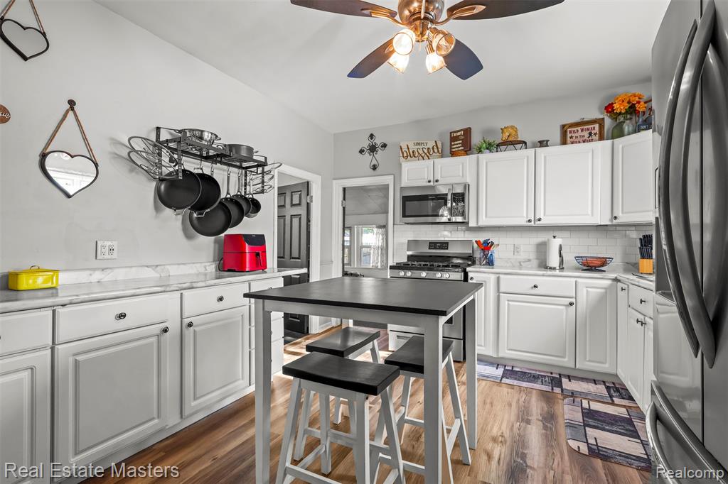 1303 BEARD Street, Port Huron, MI 48060 — Photo 10