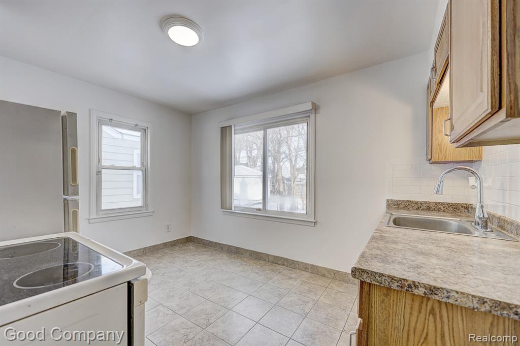 967 E Shevlin Avenue, Hazel Park, MI 48030 — Photo 7
