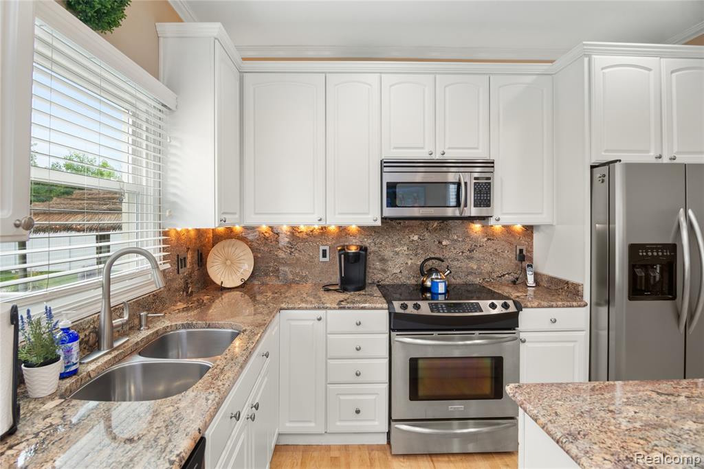 8316 N Port, Grand Blanc, MI 48439 — Photo 15