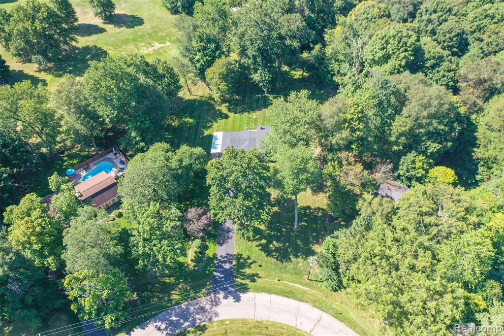 6158 Golfview Drive, Burton, MI 48509 — Photo 13