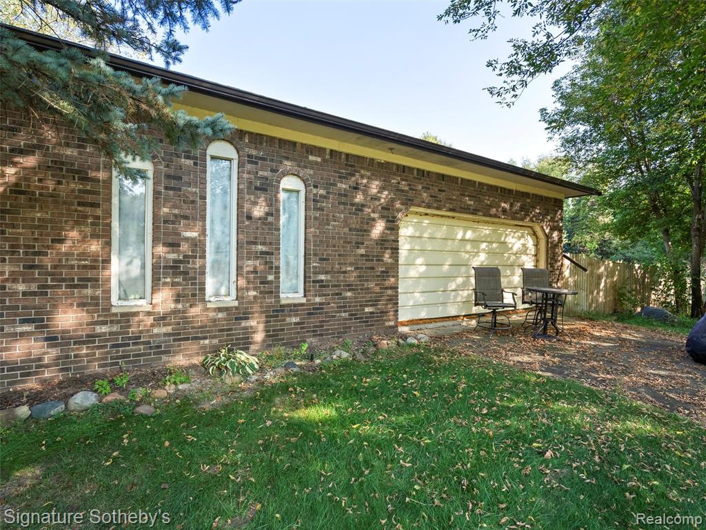 59415 Grand River Avenue, New Hudson, MI 48165 — Photo 29