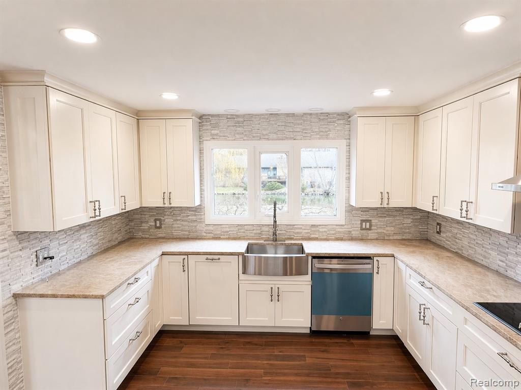 5525 Woodland Court, West Bloomfield, MI — Photo 22