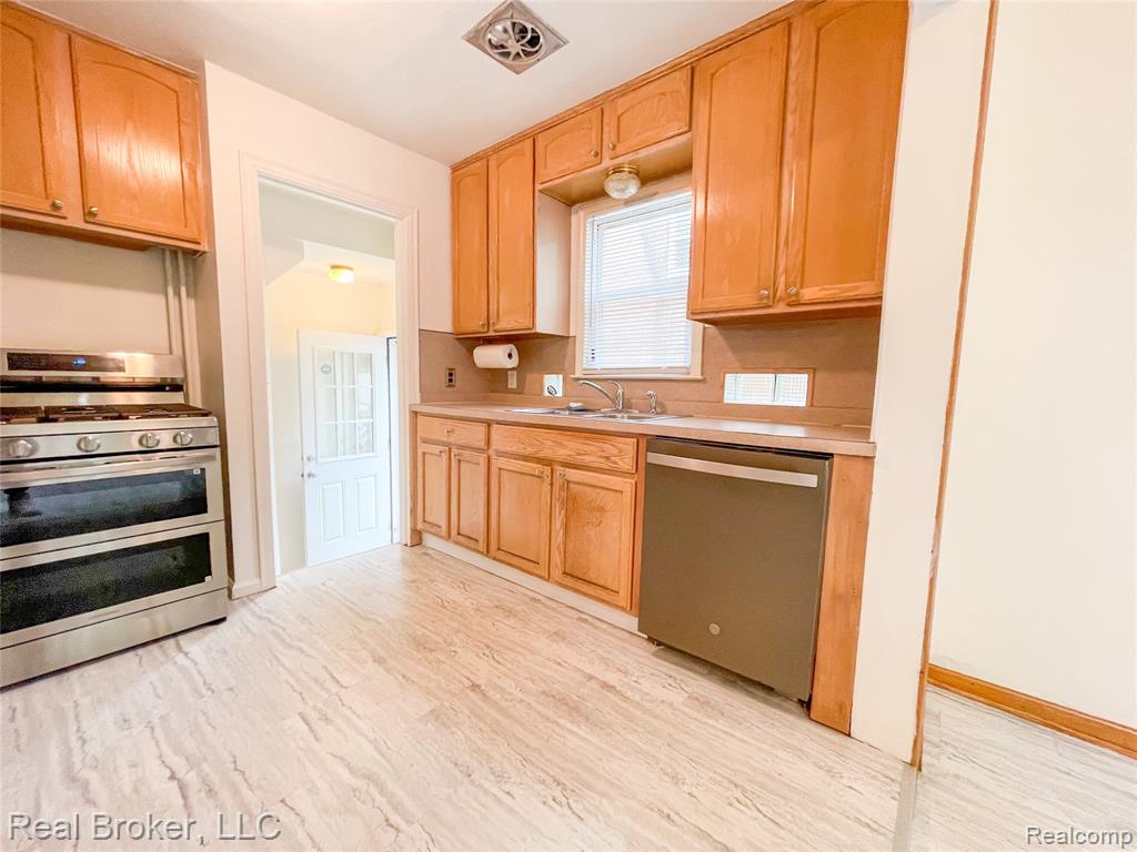 603 Vernier Road, Grosse Pointe Woods, MI 48236 — Photo 4
