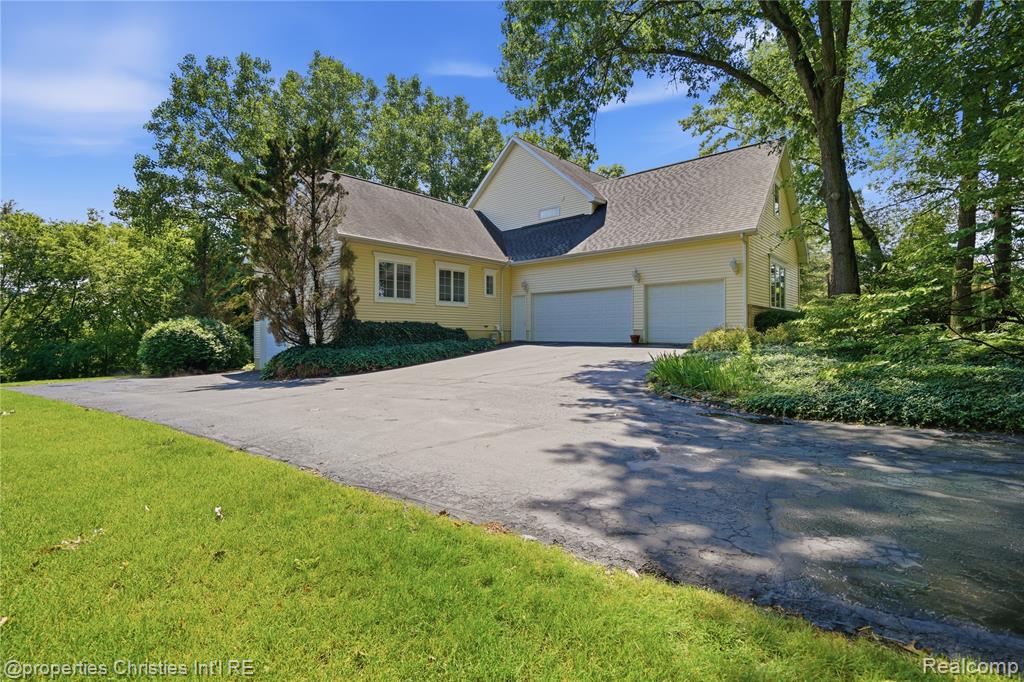 4462 Lily Drive, Howell, MI 48843