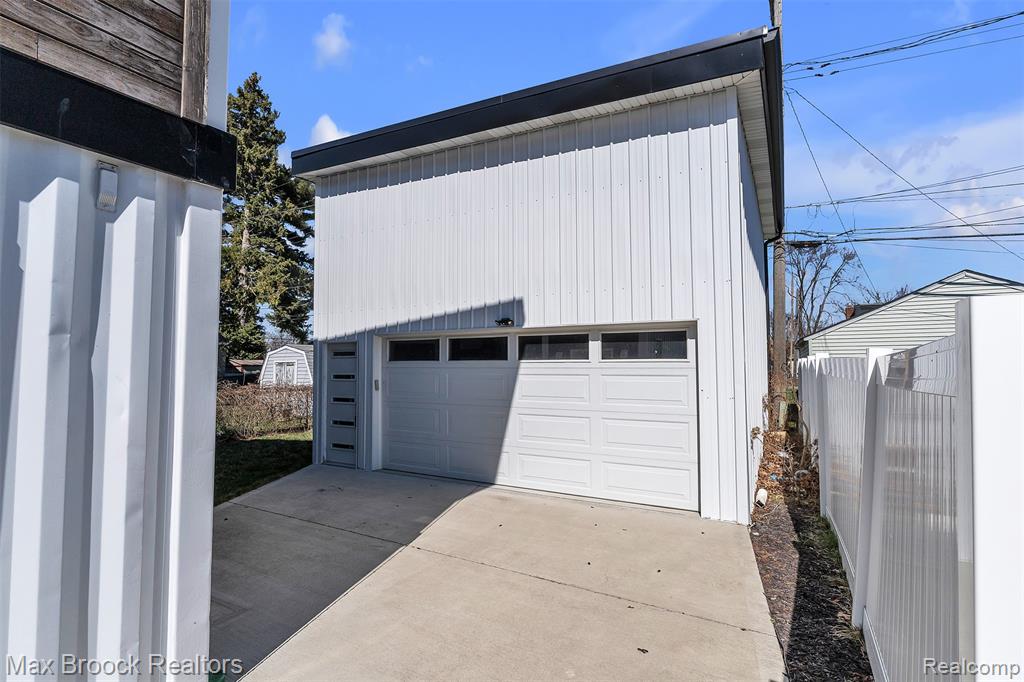 51 E Shevlin Avenue, Hazel Park, MI 48030 — Photo 48