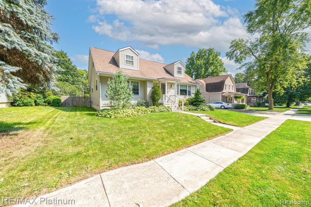 303 BRISTOL Street S, Almont, MI 48003 — Photo 2
