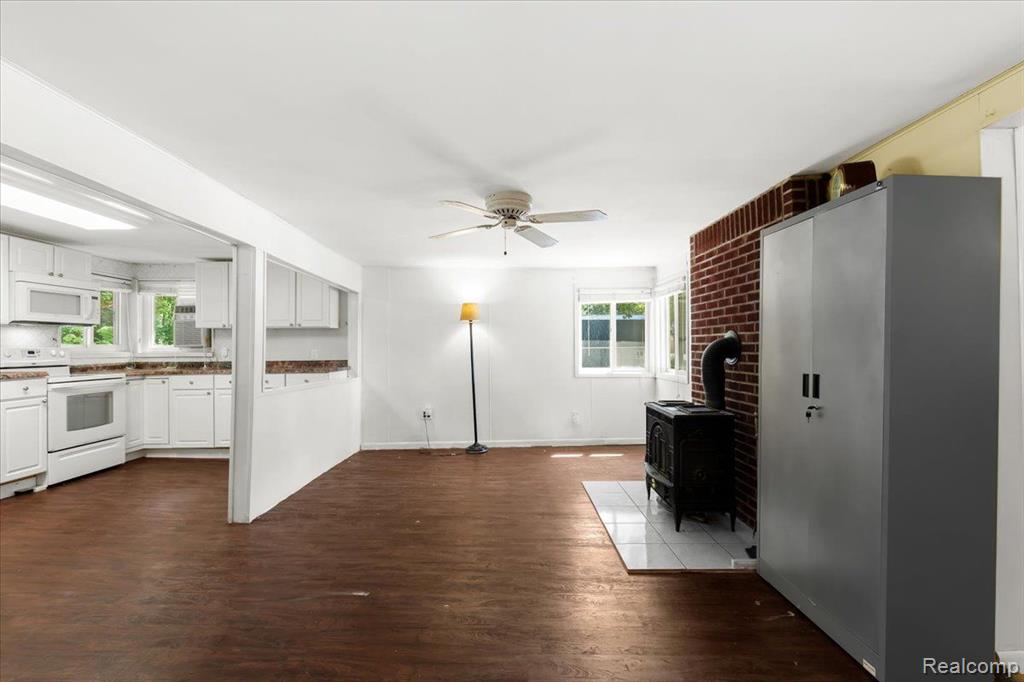 220 ELLSWORTH LAKE Drive, Gregory, MI 48137 — Photo 5