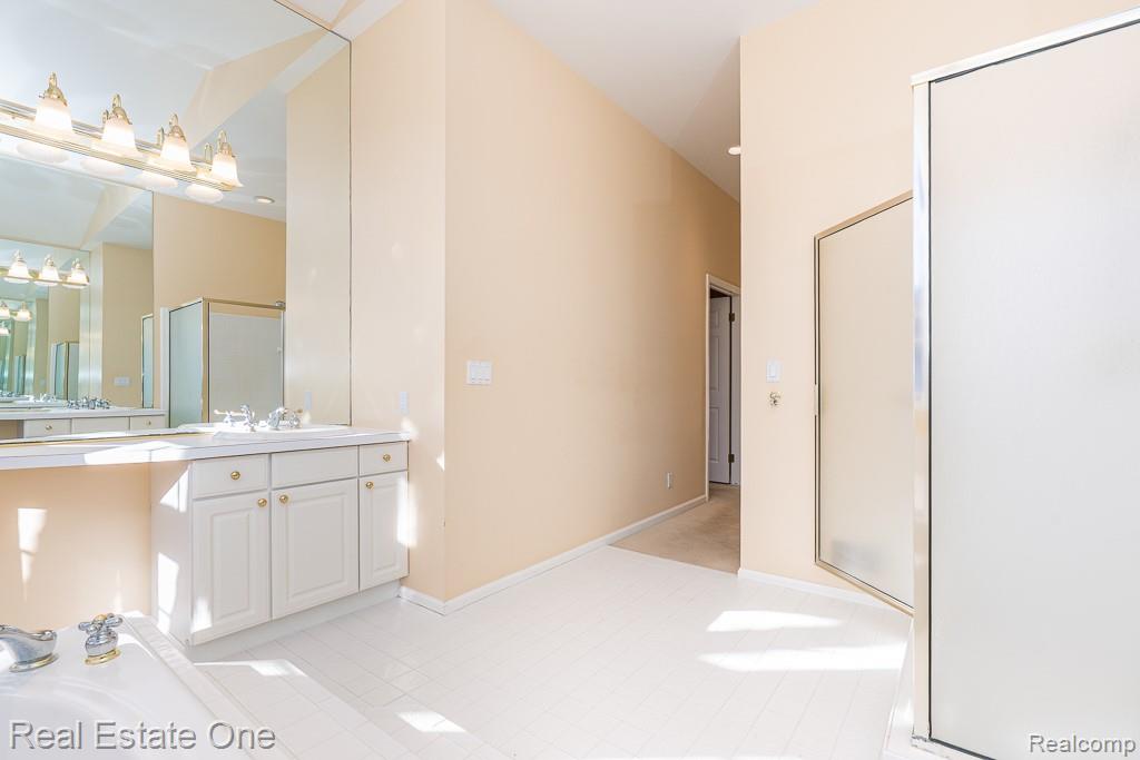 5181 Stonehenge Drive, Rochester, MI 48306 — Photo 29