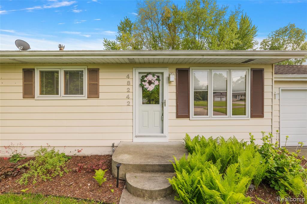 48242 FORBES Drive, Chesterfield, MI 48047 — Photo 5