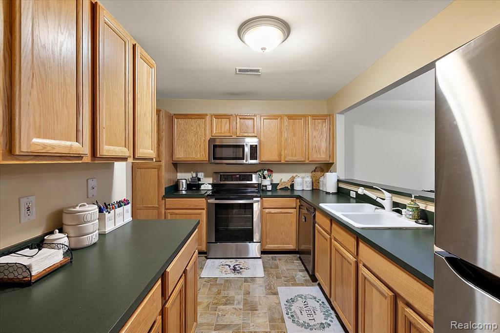 52232 Heatherstone Avenue, Macomb, MI 48042 — Photo 13