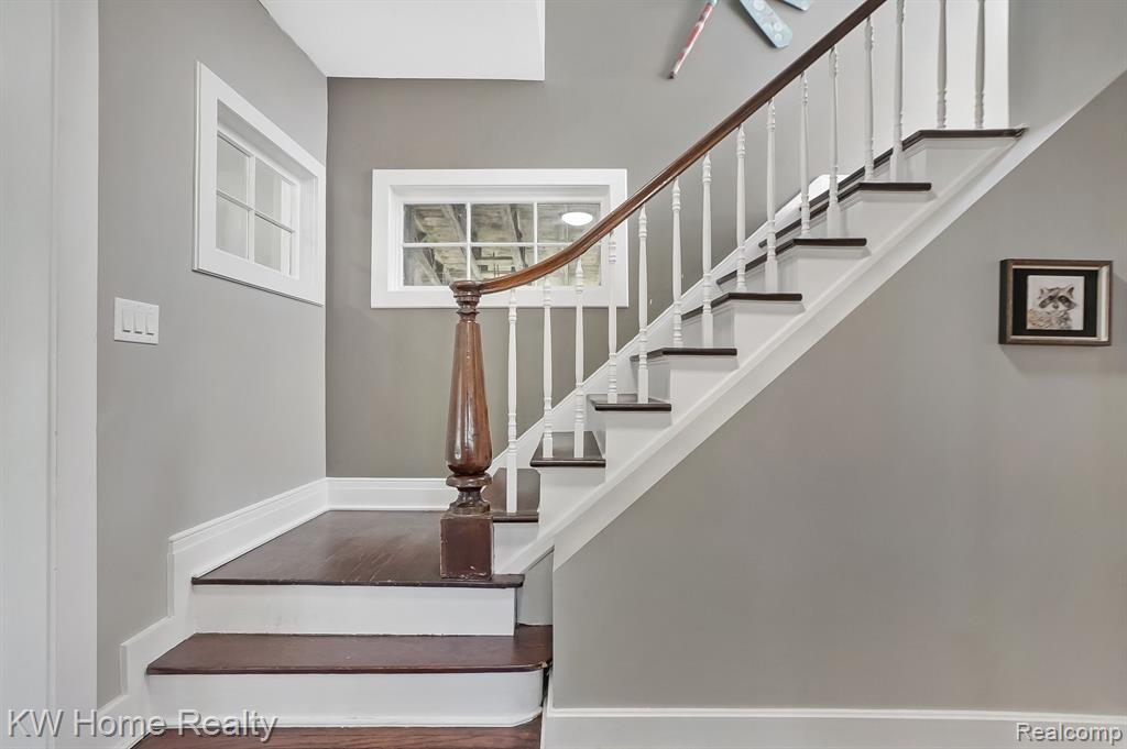207 E SHERMAN Street, Holly, MI 48442 — Photo 8