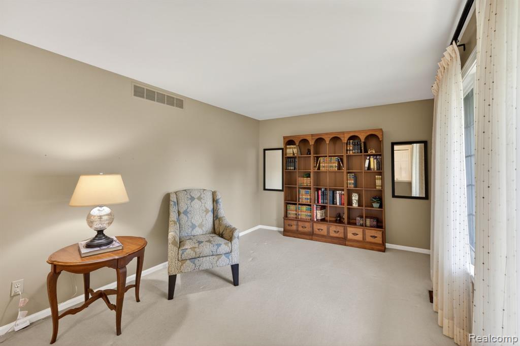 9144 Deer Park Court, Fenton, MI 48430 — Photo 12