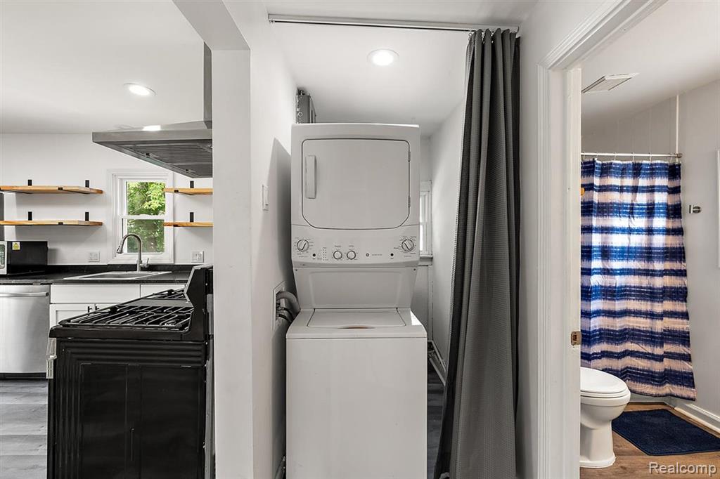 433 CHERRY Drive, Troy, MI 48083 — Photo 16