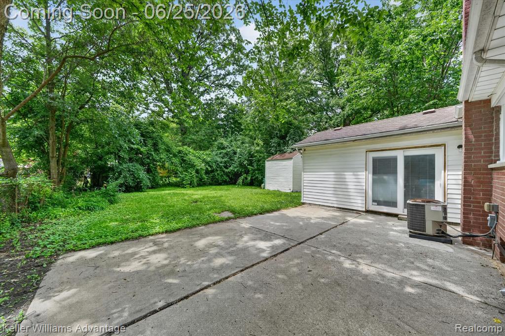 21681 Sussex Street, Oak Park, MI 48237 — Photo 40